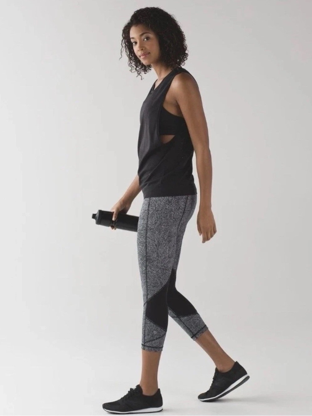 Lululemon Pace Rival Crop Leggings 23" Heathered Gray Black Mesh Paneled Size 6